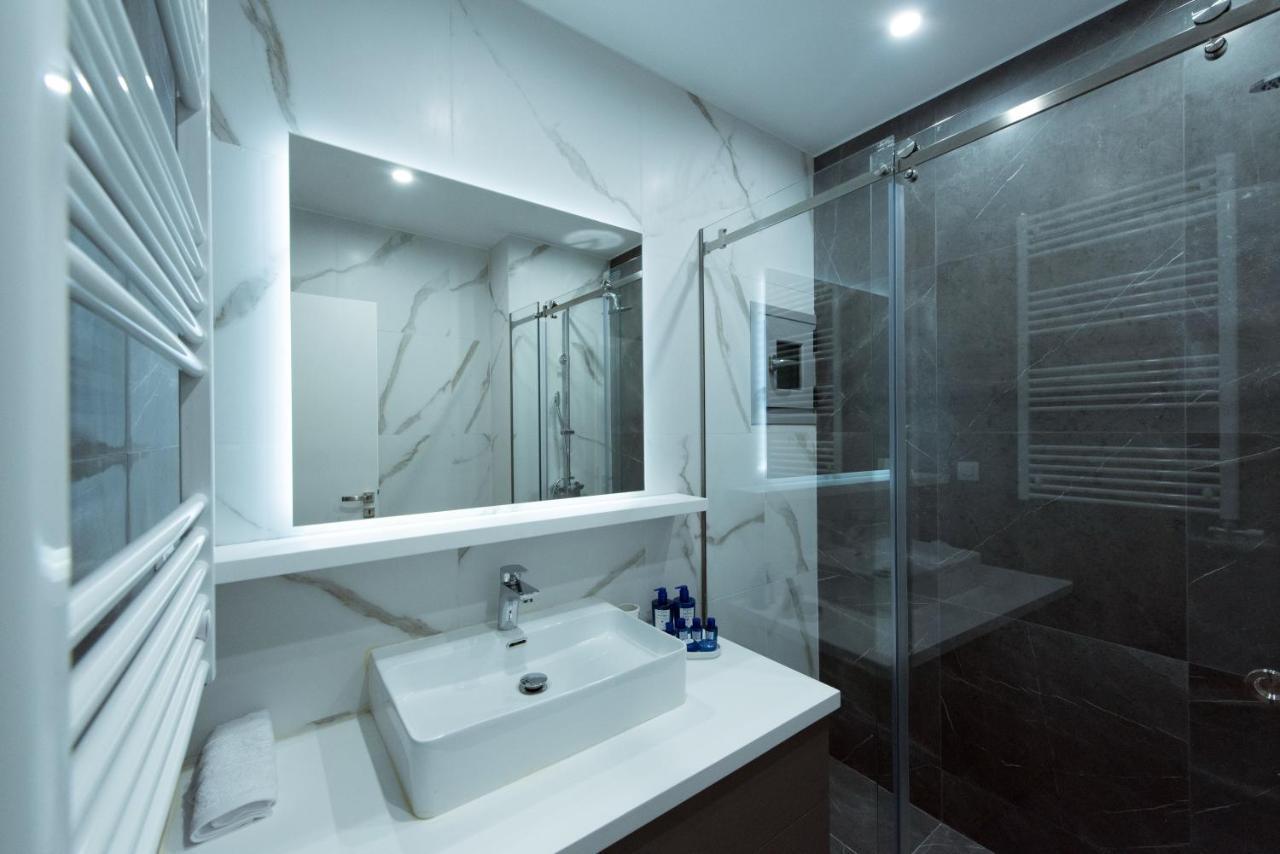 Athenais Luxury